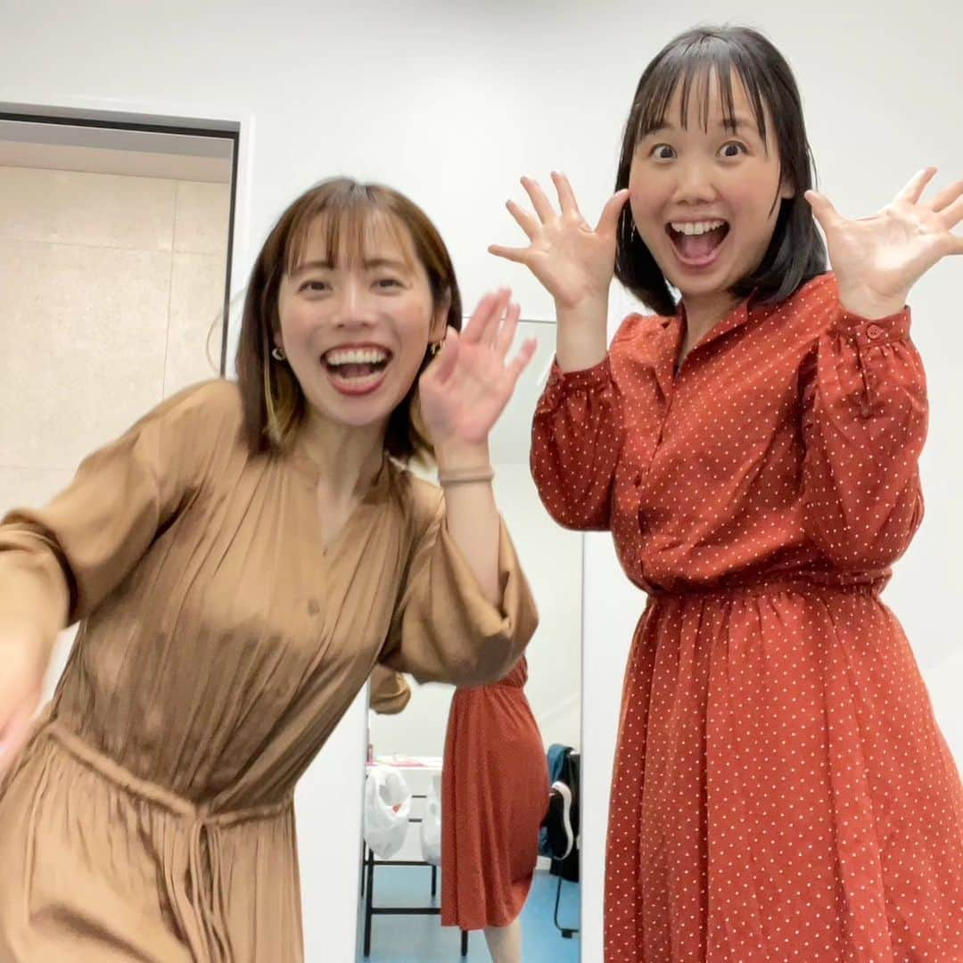 和泉杏さんのインスタグラム写真 - (和泉杏Instagram)「昨日は、なんと3年4ヶ月ぶりのネタライブ！ 【新宿三丁目 OPENING 1MONTH LIVE】  新宿に新しくできた 新宿マルイ本館の8Fにある「シアターマーキュリー新宿」という劇場 最高に良い劇場でした！  主催のスラッシュパイルという会社の片山さんも最高に良い人でした！  楽屋には仲良し芸人もいっぱい居て、 お客様もあったかくて盛り上がってくれて、 ライブって本当に楽しい！！！  久々の私達は『励ます女』のネタをしました！  あー楽しかったなー🤗🤗🤗 しあわせーーー💯  P.S.さっちゃんの顔、これどーやってやってんの？笑  #ハルカラ #励ます女 #yes怪奇どんぐりRPG #yesアキト #どんぐりたけし #サツマカワRPG #ジャガモンド」5月4日 11時36分 - izumikyou