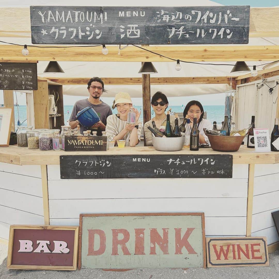 KIKIのインスタグラム：「逗子海岸映画祭 5月4日 今日はプレミアムバー 長野の野尻湖畔でジンを作っているYAMATOUMI の手伝いをしています🍋 遊びにいらした際はぜひ寄ってください」