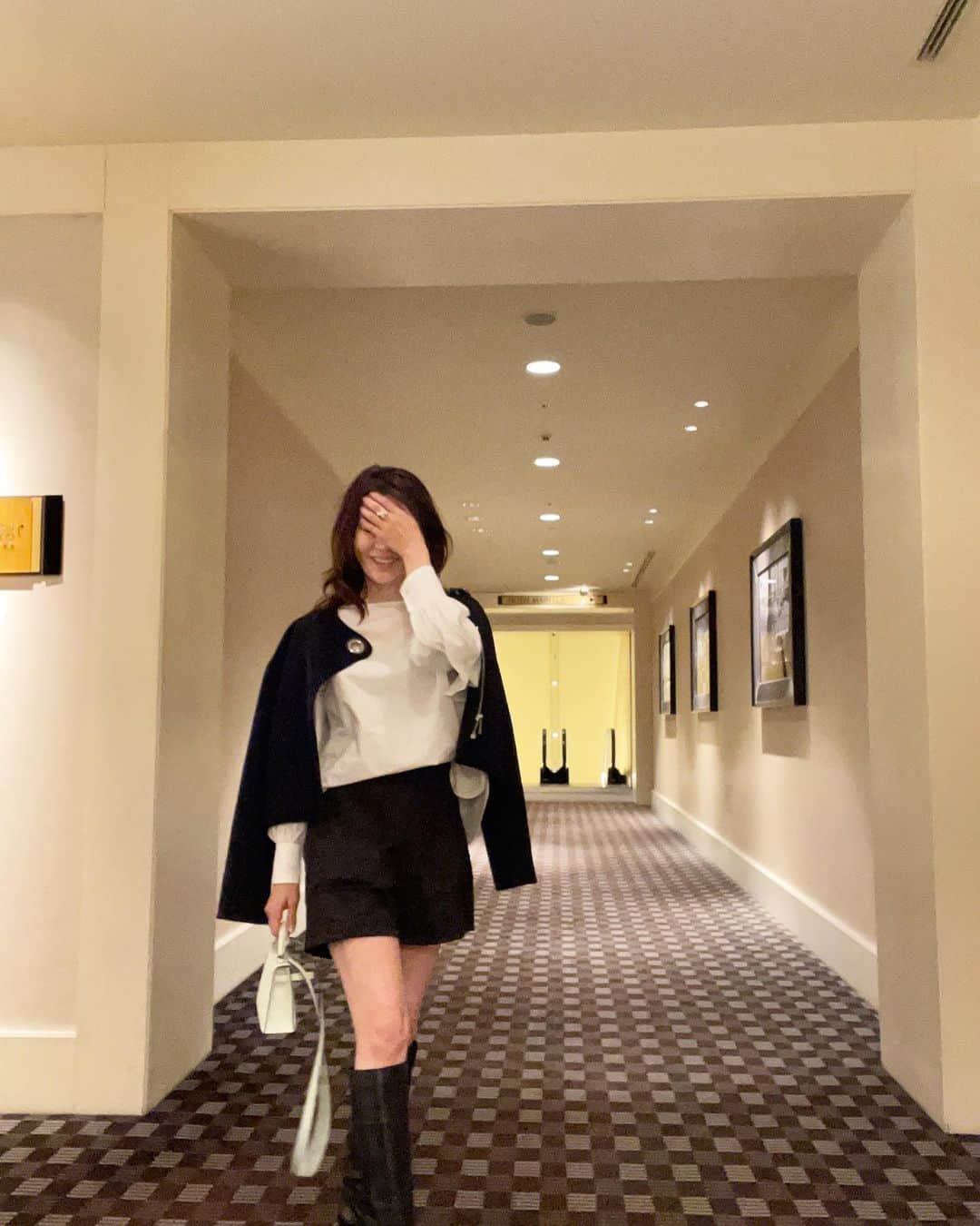 川村ひかるのインスタグラム：「❤︎  @st.rooney ショートパンツ  オシャレで人気Sコーデ代表佐彩さんコラボの エンボスショートパンツ @saaya_mizuno   エンボス模様に光沢感があるから華やかでエレガントにも着こなせるよ！  さて夏に向けてミニ丈も着こなせるようにしなきゃ☺️  #sサイズコーデ  #150cmコーデ  #大人ショートパンツ」