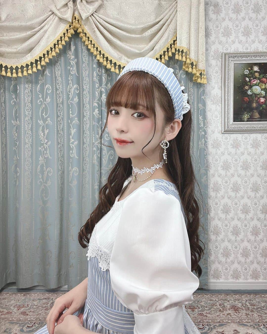 のインスタグラム：「胸の切り替えが可愛い🩵 スタートダッシュセールは 明日（5/5）まで💦  https://www.hirokotokumine.com/ @hirokotokumine   #lolitafashion」