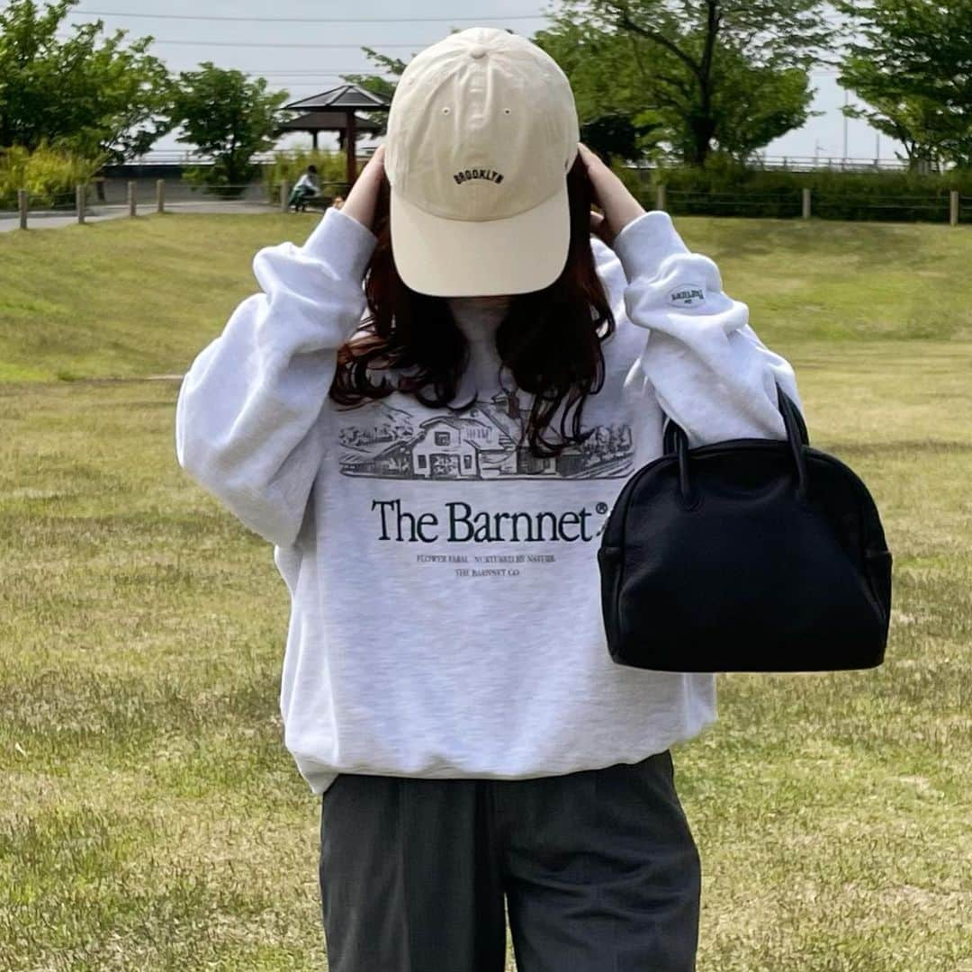 PATRA magazineさんのインスタグラム写真 - (PATRA magazineInstagram)「【大注目の韓国アパレルブランド！The Barnnet🖤🖤】  今韓国のお洒落さんたちが大注目している、 韓国アパレルブランドの”The Barnnet”は知ってる？  特に人気なのはロゴ入りキャップやバッグ！ 今季注目のリュックもおすすめだよ🍐  みんなもぜひチェックしてみてね🍨🤍  ＼ thank you 🦢 ／ @jstar_allkan04 / @1239gram @foret_matin / @__yan.s @baby_mochifuwa  今みんなの中で流行っている事やアイテムがあれば @patra__jp をタグ付けしてぜひ教えてね🔔  皆さんのすてきな投稿をぜひ紹介させてください！ . . #TheBarnnet #韓国ブランド #韓国ファッション #韓国コーデ #ロゴキャップ #春コーデ」5月4日 12時00分 - patra__jp