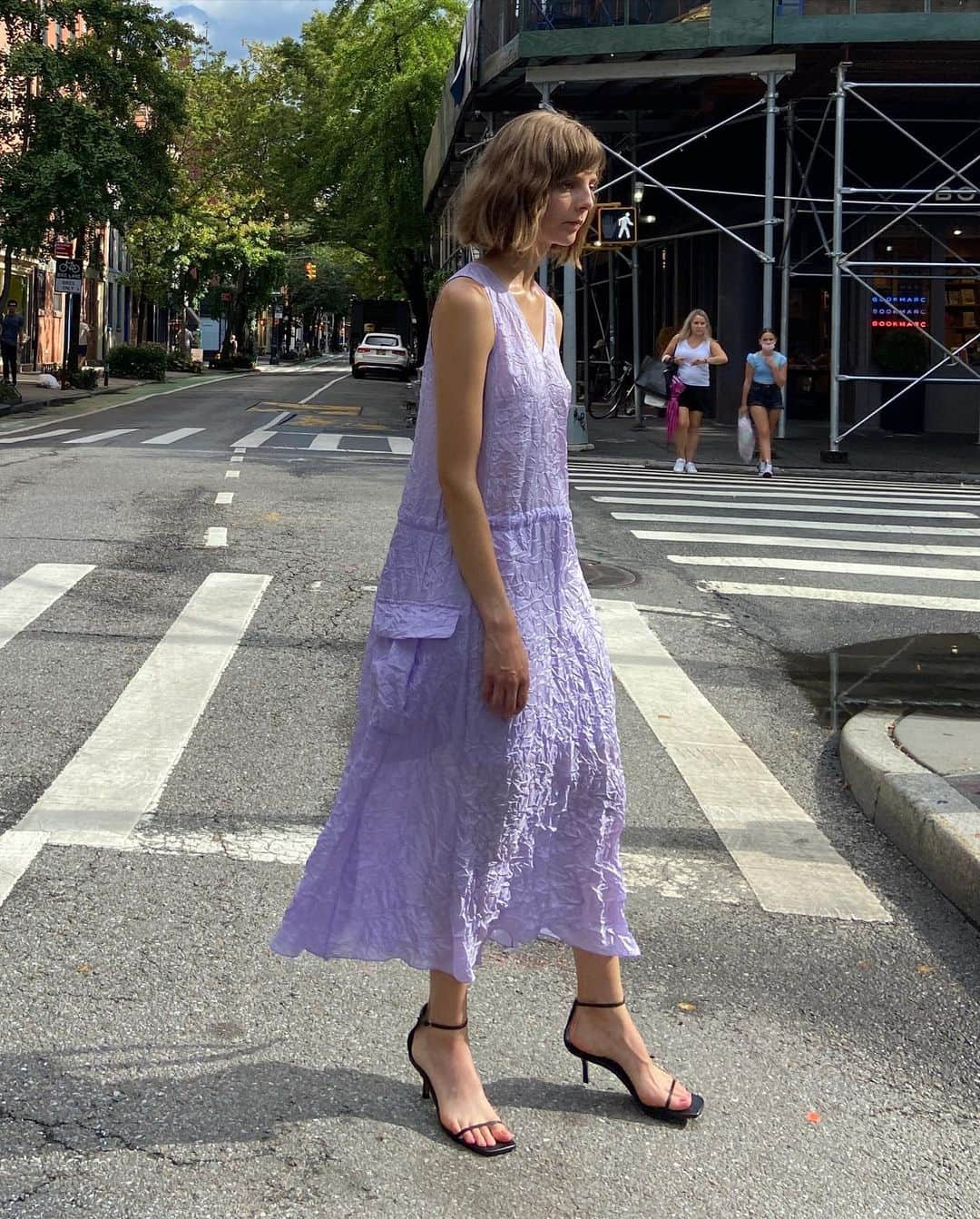 リエさんのインスタグラム写真 - (リエInstagram)「Currently at RhieStudio.com  Crinkle Silk Cargo Dress in 4 colors -  Lilac  Aqua Off-White  Army (sold out)   Crinkled like Japanese Washi paper, the beauty of this fabrication is also in the limited quantity.   Made to wear on its own or layered as a slip dress under the Sophie V-neck Knit Top.   @rhiestudio  #transience #japanesedesign #womenswear #rhié」5月4日 12時09分 - rhiestudio