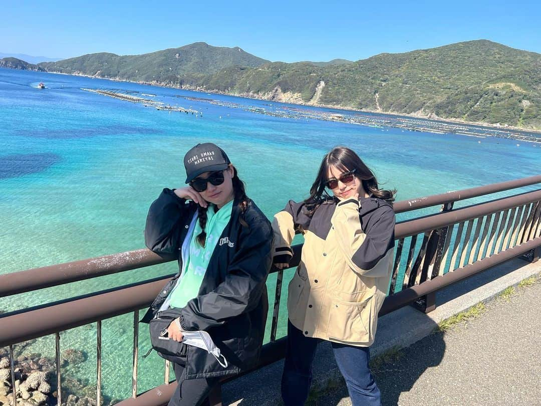 彼方茜香さんのインスタグラム写真 - (彼方茜香Instagram)「柏島♥ 高知県幡多郡大月町柏島。 釣りしてなかったら出会えてなかったであろう場所‪🎣‬ 何回も来てるけどこの日めっちゃ綺麗やった🩵 そして「いごっそ」でビールとまぐろ堪能🍺🐟 他にも名所や美味しいお店まだまだあるんだぁよ·͜· ♡  #高知県柏島  #エギフェス終わりに旅  #なるみちゃんも満喫」5月4日 12時13分 - serikaochikata