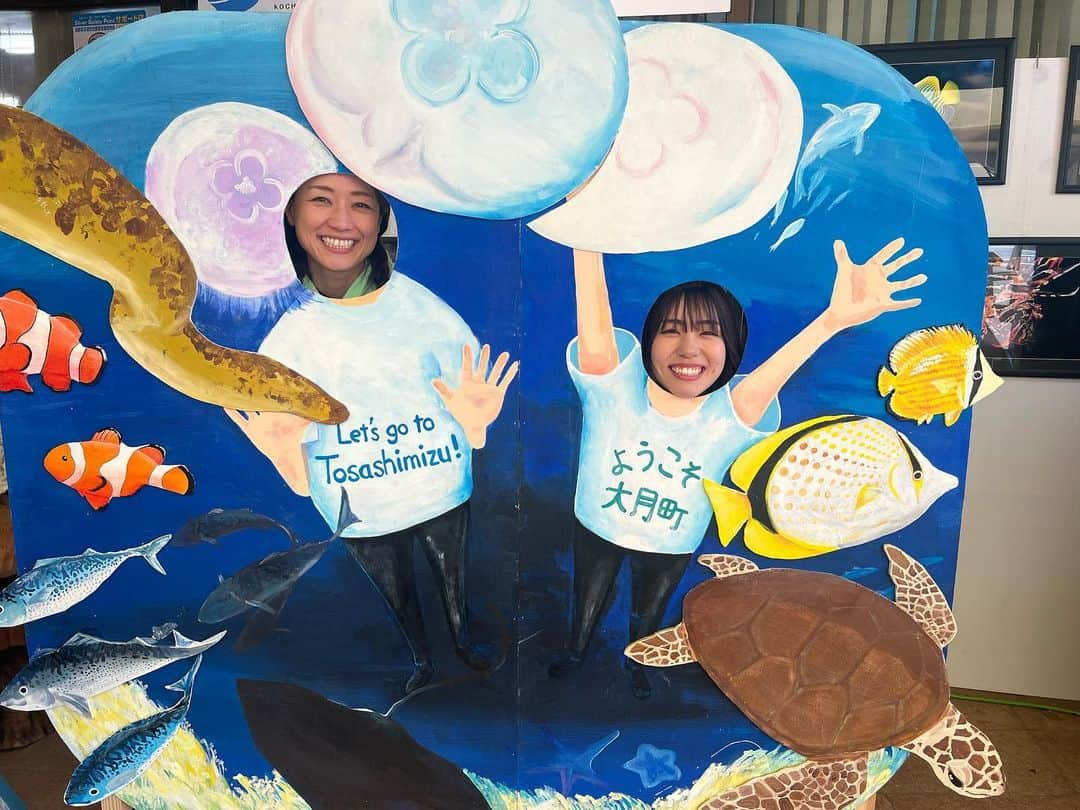 彼方茜香さんのインスタグラム写真 - (彼方茜香Instagram)「柏島♥ 高知県幡多郡大月町柏島。 釣りしてなかったら出会えてなかったであろう場所‪🎣‬ 何回も来てるけどこの日めっちゃ綺麗やった🩵 そして「いごっそ」でビールとまぐろ堪能🍺🐟 他にも名所や美味しいお店まだまだあるんだぁよ·͜· ♡  #高知県柏島  #エギフェス終わりに旅  #なるみちゃんも満喫」5月4日 12時13分 - serikaochikata