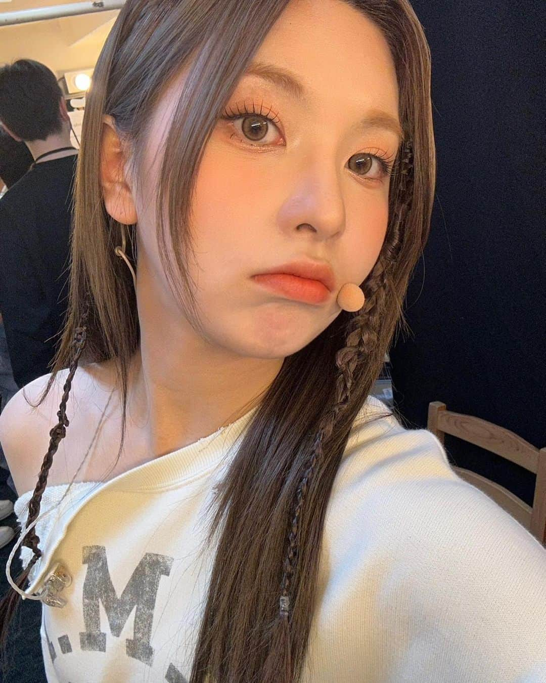 NMIXXさんのインスタグラム写真 - (NMIXXInstagram)「Somebody help me..!!  I need CPR.. Because.. you're taking my breath away🤭  #NMIXX #엔믹스 #BAE  #배이  #솔스타그램 #NSWER #SEATTLE #SHOWCASE_TOUR  사진에 나온 손은 저의 손이 아닙니다..」5月4日 12時32分 - nmixx_official