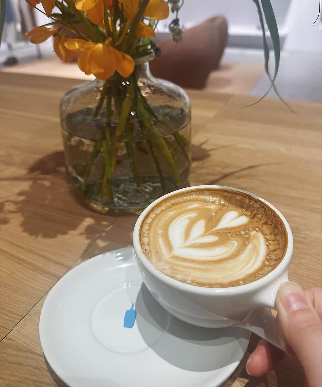 福井千佳さんのインスタグラム写真 - (福井千佳Instagram)「. . . ☕️ @bluebottlejapan  . . . #bluebottlecoffee#bluebottlecoffeekobe#ラテアート#coffeetime#神戸カフェ#三宮カフェ」5月4日 12時39分 - chika291
