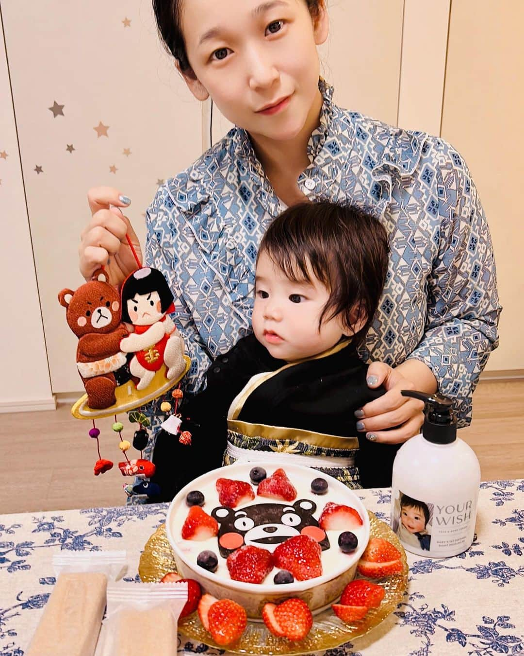 世手子さんのインスタグラム写真 - (世手子Instagram)「tomorrow is children's day🐻 second son's first festival🎏 I wish him healthy growth👶👩‍🍼 明日は #こどもの日 （＾_＾） 次男 #寿々太郎 はんの #初節句 ✨✨ 早いなぁ(＾ｰ^) ということで #映えスイーツ (*´◒`*) @aso.natural.ice #阿蘇天然アイス #天然アイス #ホームパーティー するよ（＾ω＾） #阿蘇スイーツ #くまモン #お取り寄せスイーツ #阿蘇グルメ かわいい（≧∇≦） 素敵スイーツで楽しいパーティーになるねぇ(*´∀｀*) #ドタバタ育児  #二児のママ  #2児育児 #赤ちゃんのいる暮らし  #3歳男の子 #3歳差育児  #二児の母 #二児ママ  #ママシンガー  #二児育児 #2児ママ #2児のママ #赤ちゃんのいる生活 #PR」5月4日 12時39分 - rojide