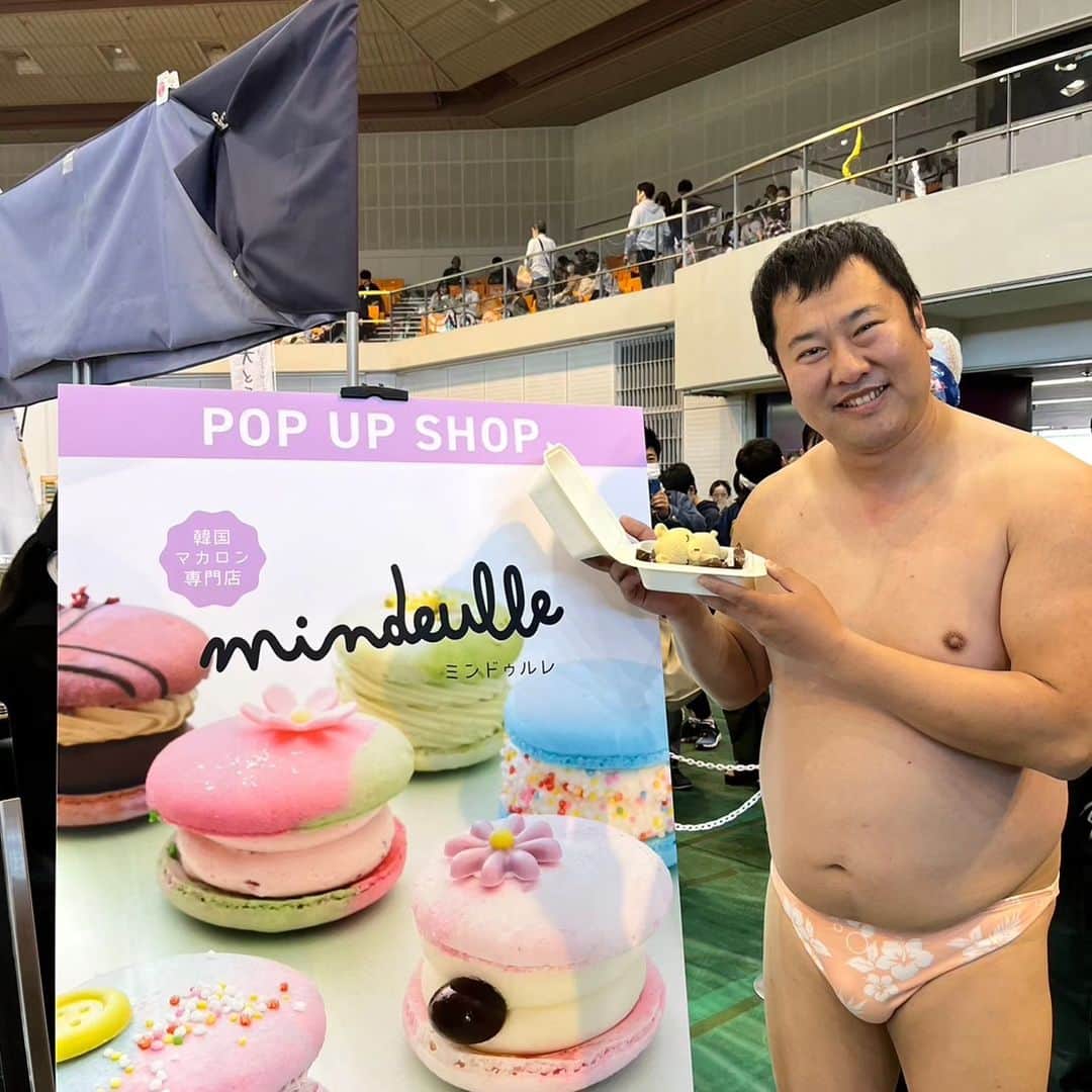 とにかく明るい安村さんのインスタグラム写真 - (とにかく明るい安村Instagram)「とにかく美味しいミンドゥルレさんのマカロン みんなも食べてね！  #ミンドゥルレ  #マカロン #眠るくま #mindeulle  #PR #pr」5月4日 12時48分 - tonikaku.a.yasumura