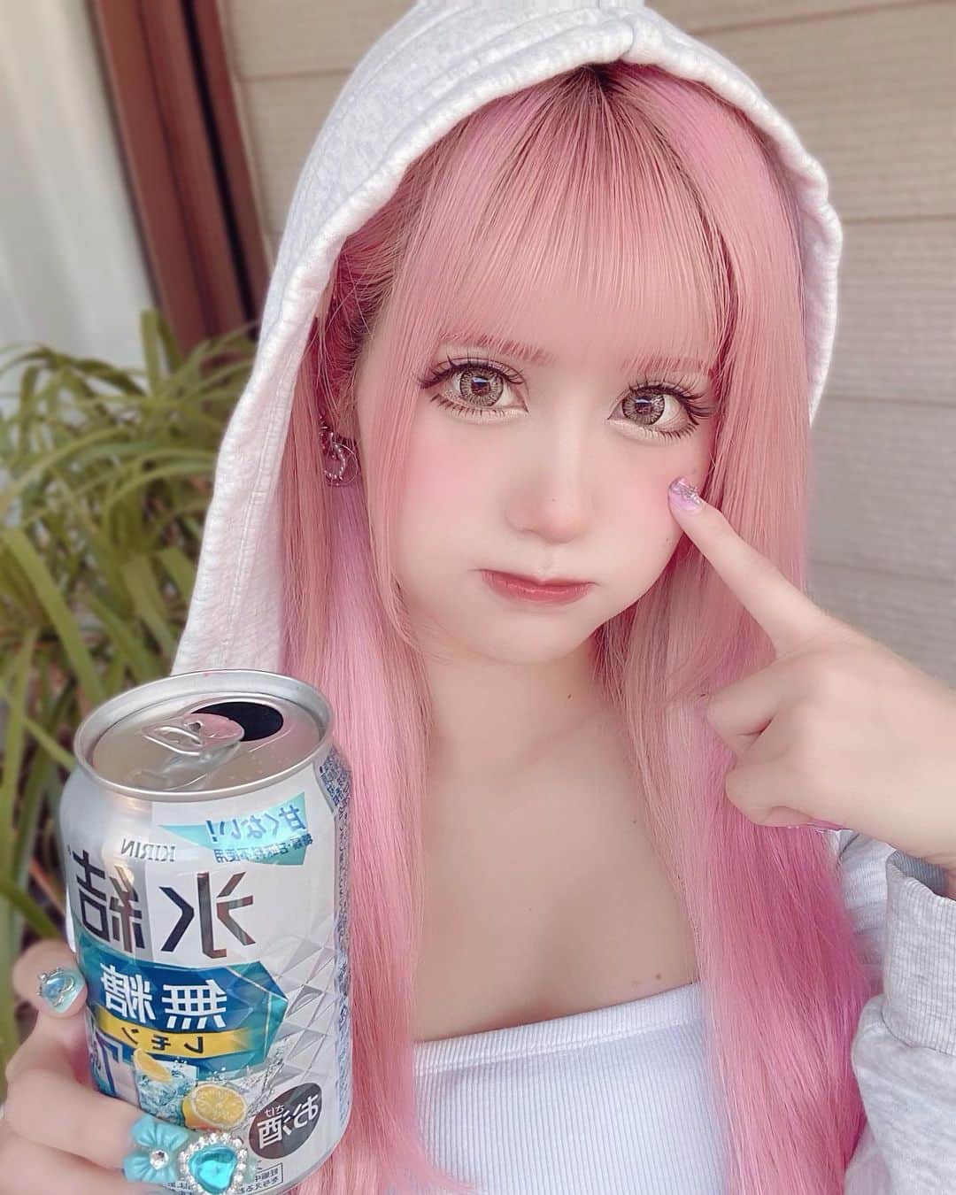 あいめろ姫のインスタグラム：「お昼からべろべろさんです🤤🤤🫶🏻  めずらしい時間に投稿したけど反応してくれるかなー、、🥺」