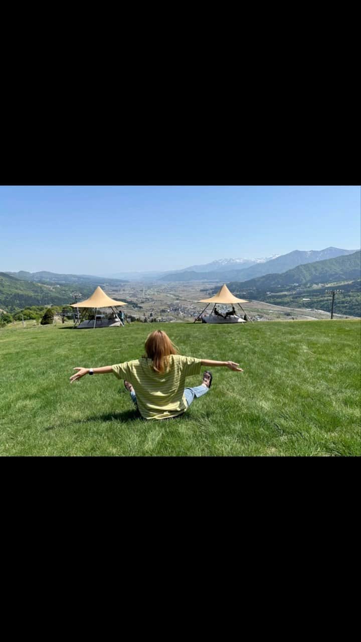 のインスタグラム：「石打丸山スキー場は、春夏はザ・ヴェランダ石打丸山へ✨ 天気は快晴☀️ビール日和🍻 景色もくっきりはっきりめっちゃキレイでしたー！！  @ishiuchimaruyama  #石打丸山スキー場 #ザヴェランダ石打丸山 #おでかけスポット#新潟 #niigata」