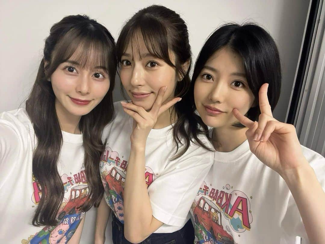 のインスタグラム：「.  もえりとれいな  沢山の時間を一緒に過ごしてきた 安心感ある大好きな2人💐  楽しくてこの前もずっと笑ってたな〜🤭✨  #チーム8#おば4」