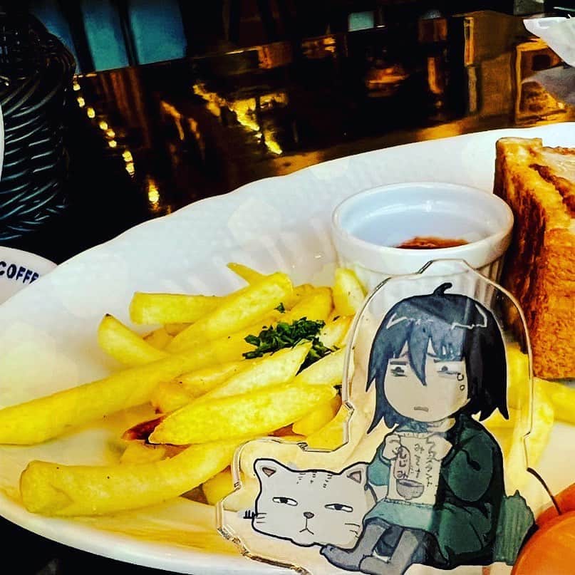 安倍吉俊のインスタグラム：「#コミティア144 用に塊少女のアクスタを作りました。当方おじさんなのでよくわかりませんが、このように使うそうです。リアル頭身版とこのミニ版の２つのセットになる予定です。ぬ17bです。」