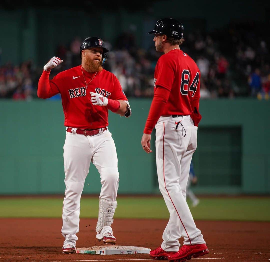 ジャスティン・ターナーのインスタグラム：「💪🏽 strong showing from the boys tonight!!!」