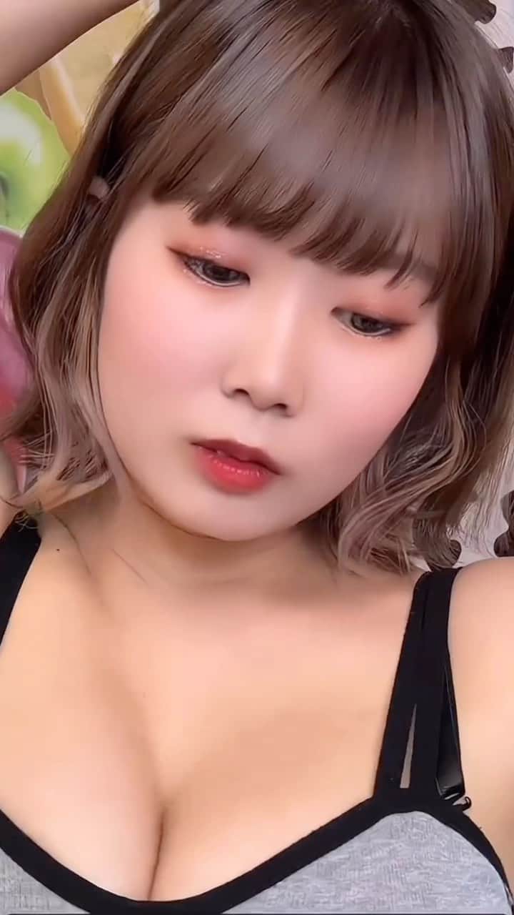 のインスタグラム：「閲覧注意🤪🖤   #fyp #make #beforeandafter #japanese #japanesegirl #tiktokmakeup #omg #gravure」