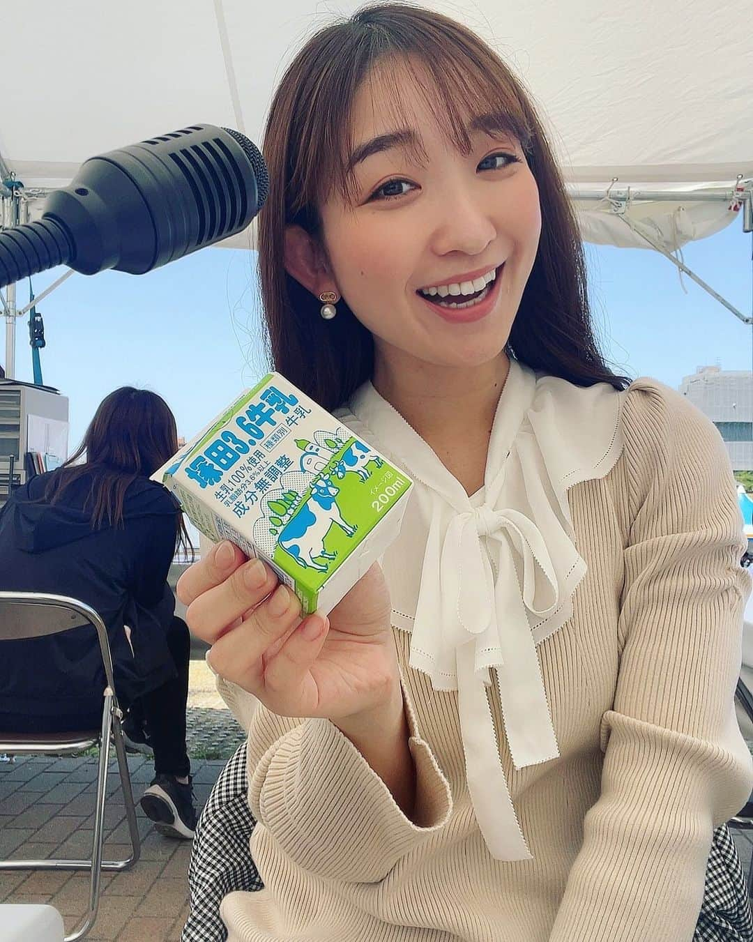 斉藤ひかりさんのインスタグラム写真 - (斉藤ひかりInstagram)「#川まつり 2日目も大賑わいです！  小中学校の給食では毎日塚田牛乳を飲んでいました🐮🥛🥹(当時はビンでした)  久しぶりに飲めて 変わらぬ味に感動です😭✨  おかげさまで17時まで頑張れます〜💪 #NST #アナウンス #MC」5月4日 14時07分 - hikarisaito1027