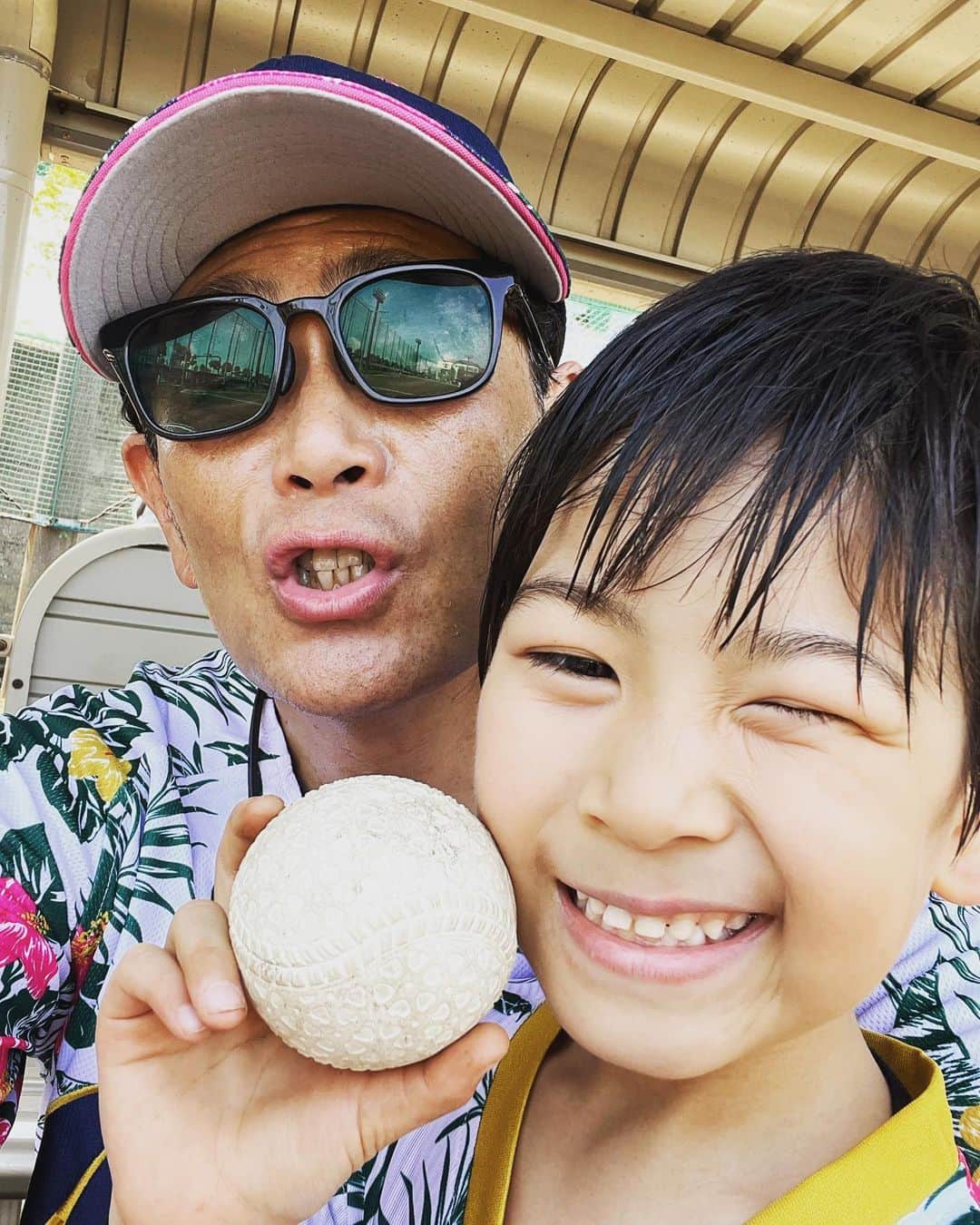 遠藤章造のインスタグラム：「GW☀️仕事前たまには野球⚾️ #遠藤章造 #ココリコ #野球 #2番セカンド #スタメン#張り切り過ぎて#この後ボール取り損ねてサングラス壊れました」