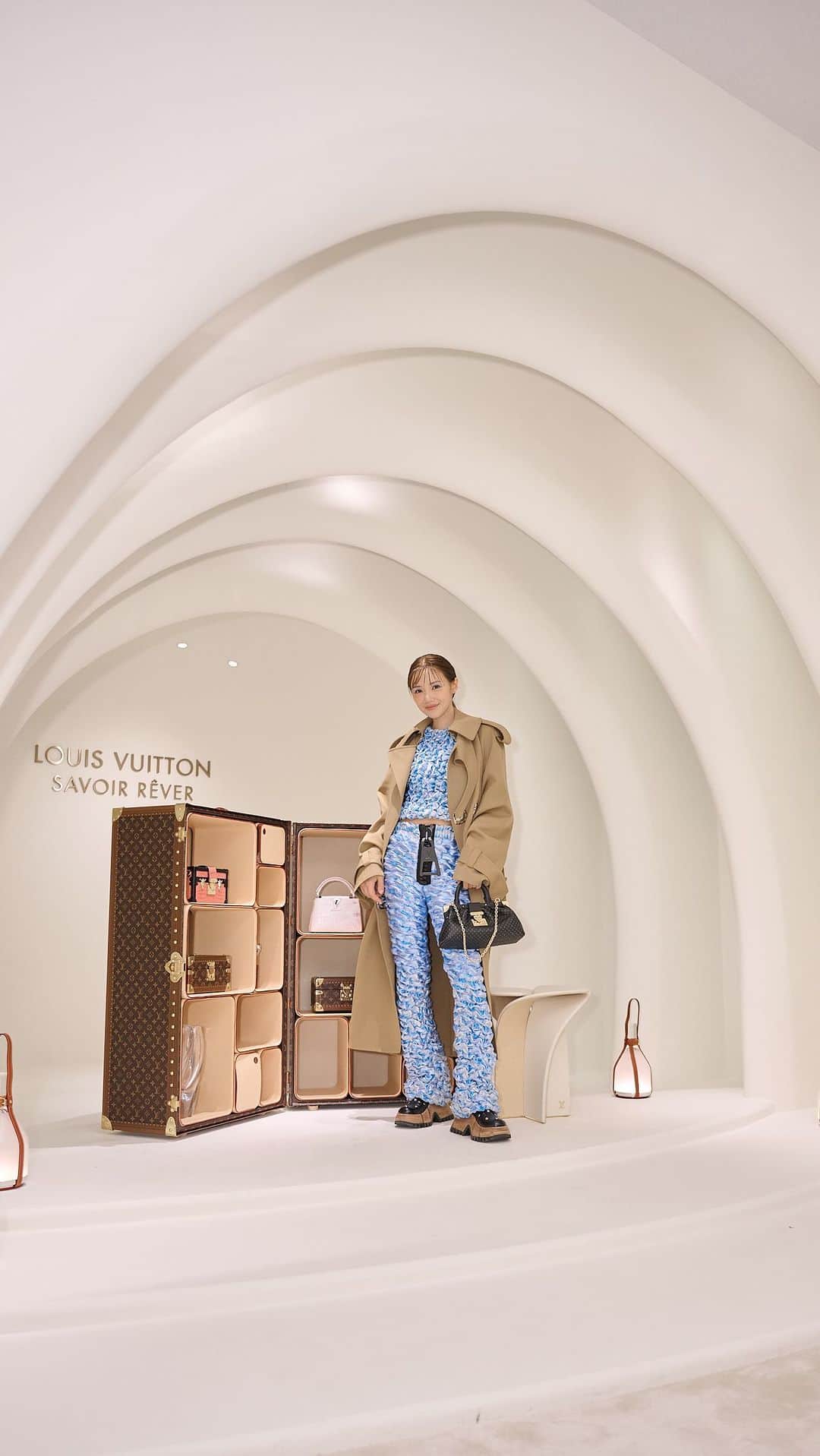 Elva Niのインスタグラム：「A journey through Louis Vuitton’s Dreamworld ☁️  @LouisVuitton #lvhongkong #lvsavoirrever」