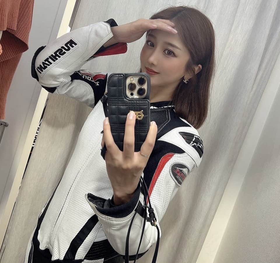 大槻ひびきさんのインスタグラム写真 - (大槻ひびきInstagram)「台風で大雨🥺☂️ 皆さん大丈夫ですか？？ 今日は予定がいっぱい入ってて 大忙しの日🤯  朝はmod's hair銀座店で まつパしました🌸 まつげ伸びてきたから パリジェンヌで揃えてもらったよ☺️  お昼は 杏梨ちゃん＆めめたん BLACK DIAMONDデビューおめでとう🫶会 ランチでお祝いしたよ🥰 これからも応援してる✨  夕方は8/12カブカップに向けて KUSHITANIさんで試着しました🍀 レースがんばるー！✨」6月2日 19時03分 - yanhibi0221