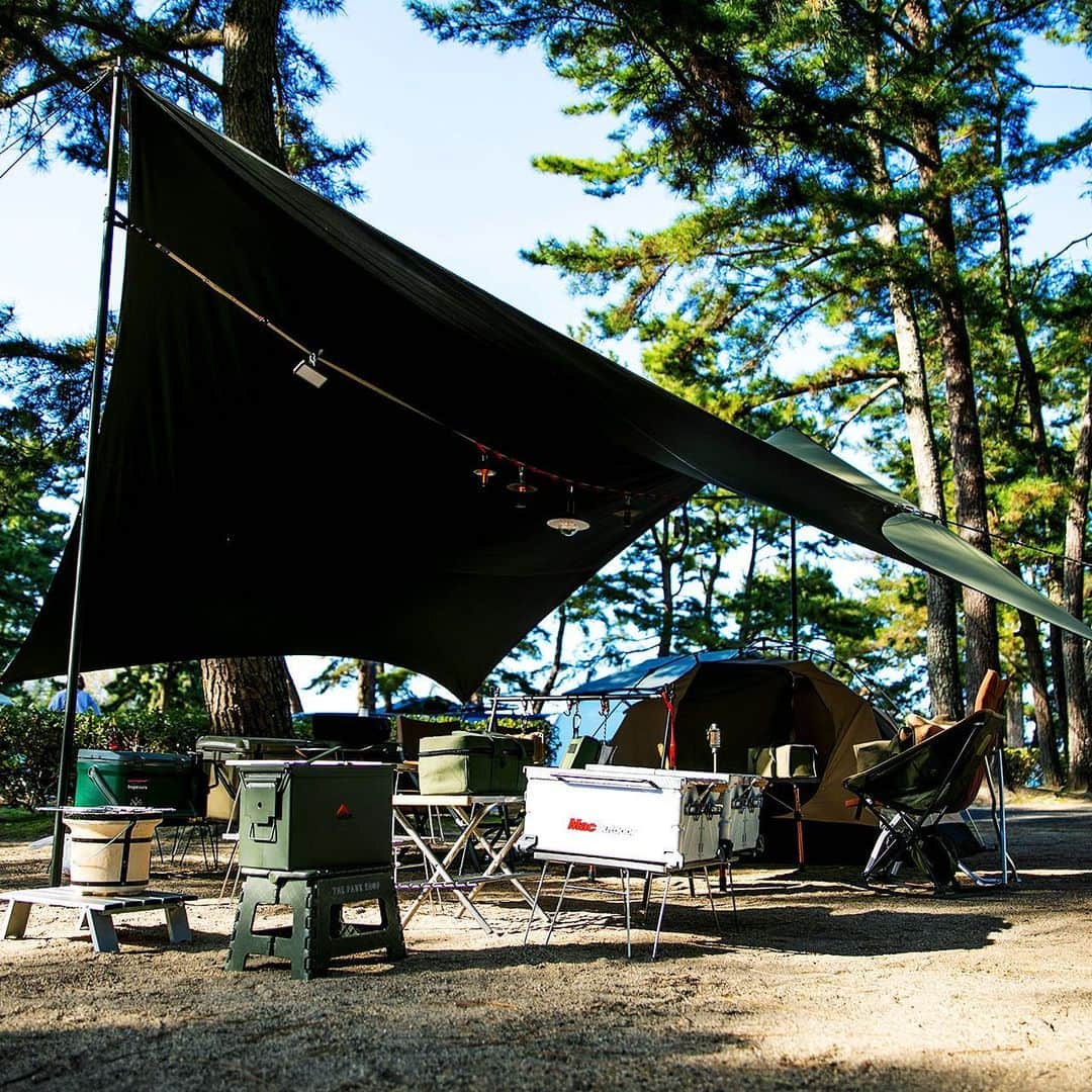キャンプ情報サイト［ランタン］さんのインスタグラム写真 - (キャンプ情報サイト［ランタン］Instagram)「CAMP SMILE STYLE ／ 一生モノのギアを愛車に詰め込んで、 湖畔のキャンプ場で今日も楽しむ ＼ いろんなキャンパーのキャンプスタイルを現地取材と一般キャンパーからの投稿で数多く掲載してます。 . . 詳しくは @lantern.camp webサイトをご覧ください . . #camp #camping #camplife #outdoor #travel #trip #lantern_smile #キャンプ #キャンプ用品 #アウトドア #テント #自然 #旅行 #キャンプ初心者 #キャンプ好きな人と繋がりたい #アウトドア好きな人と繋がりたい #camper #外遊び #キャンプスタイル #マイアミ浜オートキャンプ場 #ファミリーキャンプ #ファミキャン #TOYOTA #トヨタ #ハイエース #MacOne #マックワン #SnowPeak #スノーピーク」6月2日 18時00分 - lantern.camp