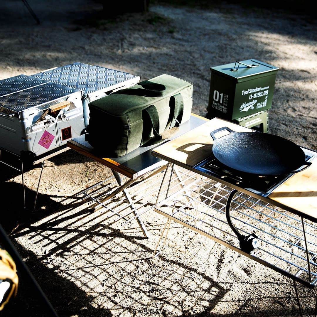キャンプ情報サイト［ランタン］さんのインスタグラム写真 - (キャンプ情報サイト［ランタン］Instagram)「CAMP SMILE STYLE ／ 一生モノのギアを愛車に詰め込んで、 湖畔のキャンプ場で今日も楽しむ ＼ いろんなキャンパーのキャンプスタイルを現地取材と一般キャンパーからの投稿で数多く掲載してます。 . . 詳しくは @lantern.camp webサイトをご覧ください . . #camp #camping #camplife #outdoor #travel #trip #lantern_smile #キャンプ #キャンプ用品 #アウトドア #テント #自然 #旅行 #キャンプ初心者 #キャンプ好きな人と繋がりたい #アウトドア好きな人と繋がりたい #camper #外遊び #キャンプスタイル #マイアミ浜オートキャンプ場 #ファミリーキャンプ #ファミキャン #TOYOTA #トヨタ #ハイエース #MacOne #マックワン #SnowPeak #スノーピーク」6月2日 18時00分 - lantern.camp