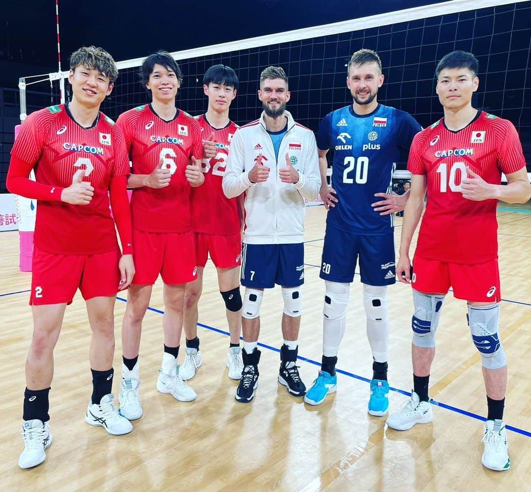 山内晶大のインスタグラム：「. . . Two days of friendly matches🇵🇱🇯🇵 Thanks guys.  MB🏐⚡️🔥📷 . . . #Friendlymatch #Polska #Japan #龍神nippon」