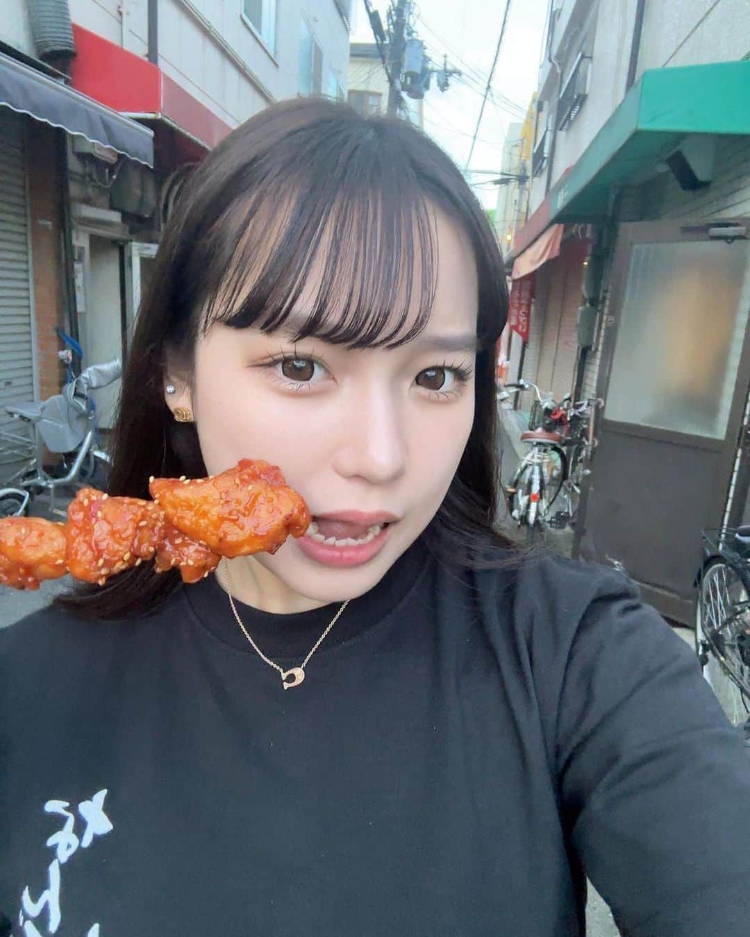 美女美容事情さんのインスタグラム写真 - (美女美容事情Instagram)「《チキン棒×美女🍖💖》⁠ *⠀⠀⠀⠀⠀⠀⁠⠀⁠⠀⁠⠀⁠⠀⁠ 今回ご紹介させて頂きますのは!!👀❤️⁠⠀⁠⠀⁠⠀⁠⠀⁠ 春木みりあさん< @3rhycha_n > の素敵なお写真📸⠀⁠⠀⁠⠀⁠ *⠀⁠ 前髪が似合ってて可愛いですね😊💛 こんな美女と食べ歩きしてみたいです🍗💕⠀⠀⠀⁠⠀⁠⠀⁠⠀⁠⠀⁠ *⠀⁠⠀⁠⠀⁠⠀⁠⠀⁠ 春木みりあさん< @3rhycha_n > 素敵な投稿をありがとうございました☺️📸✨⠀⁠ 春木みりあさんのアカウントには他にも素晴らしい投稿が沢山ありますので是非覗いてみてくださいね💁‍♀️💙⁠ ⁠ ⠀⠀⁠⠀⁠⠀⁠⠀⁠ △▼△▼△▼△▼△▼△▼△▼△▼△▼ ⁠⠀⁠⠀⁠⠀⁠ ❤️🧡💛「ビジョビ (美女美容事情)」💚💙💜⠀⠀⠀⠀⠀⠀⠀⠀⠀⠀⠀⠀⠀⠀⁠⠀⁠⠀⁠⠀⁠⠀⁠⠀⁠ 👇掲載ご希望の方は👇⠀⠀⠀⠀⠀⠀⠀⠀⠀⠀⠀⠀⠀⠀⠀⁠⠀⁠⠀⁠⠀⁠⠀⁠⠀⁠ @b_b_j.jタグ付けと🖤 #ビジョビ ⁠⠀⁠ 🖤タグ付けお願いします⠀⠀⠀⠀⠀⠀⠀⠀⠀⠀⠀⠀⠀⠀⠀⁠⠀⁠⠀⁠⠀⁠⠀⁠⠀⁠ △▼△▼△▼△▼△▼△▼△▼△▼△▼ ⁠⠀ #美女#美人#前髪女子#チキン棒 #食べ歩き#なんでやねんTシャツ #インスタ美女#インスタ美人」6月2日 17時56分 - b_b_j.j