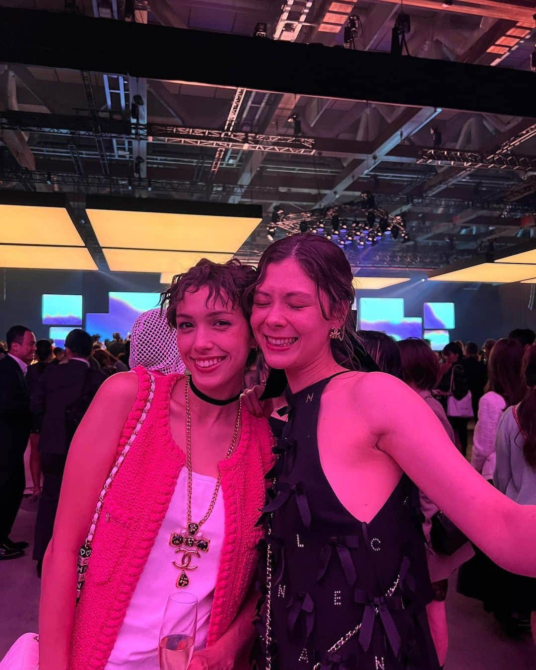 モーガン茉愛羅さんのインスタグラム写真 - (モーガン茉愛羅Instagram)「CHANEL in TOKYO🖤💗🖤 #chanelmetiersdart  #chanelintokyo  #chanelshow」6月2日 18時05分 - malaciel