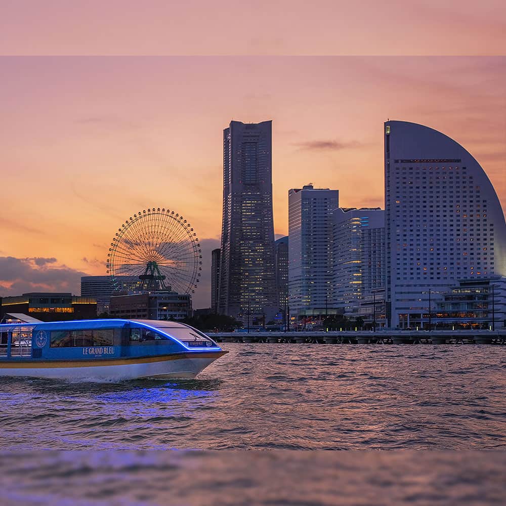 のインスタグラム：「⚓️本日 6月2日は、横浜開港記念日⚓️ 横浜港は1859年6月2日（新暦の7月1日）に、アメリカ・オランダ・ロシア・イギリス・フランス各国と締結した安政五カ国条約に基づき開港いたしました。その1年後である1860年6月2日に開港1周年を祝ったのが、開港記念日の始まりといわれています。  本日はあいにくのお天気ですが、昨年の開港祭の花火の様子をお裾分け [📸]  #ヨコハマグランドインターコンチネンタルホテル #横浜開港 #横浜開港記念日 #開港記念日 #横浜港 #横浜グランドインターコンチネンタルホテル #インターコンチネンタル横浜 #intercontinentalyokohamagrand #yokohamaportfestival #festival」