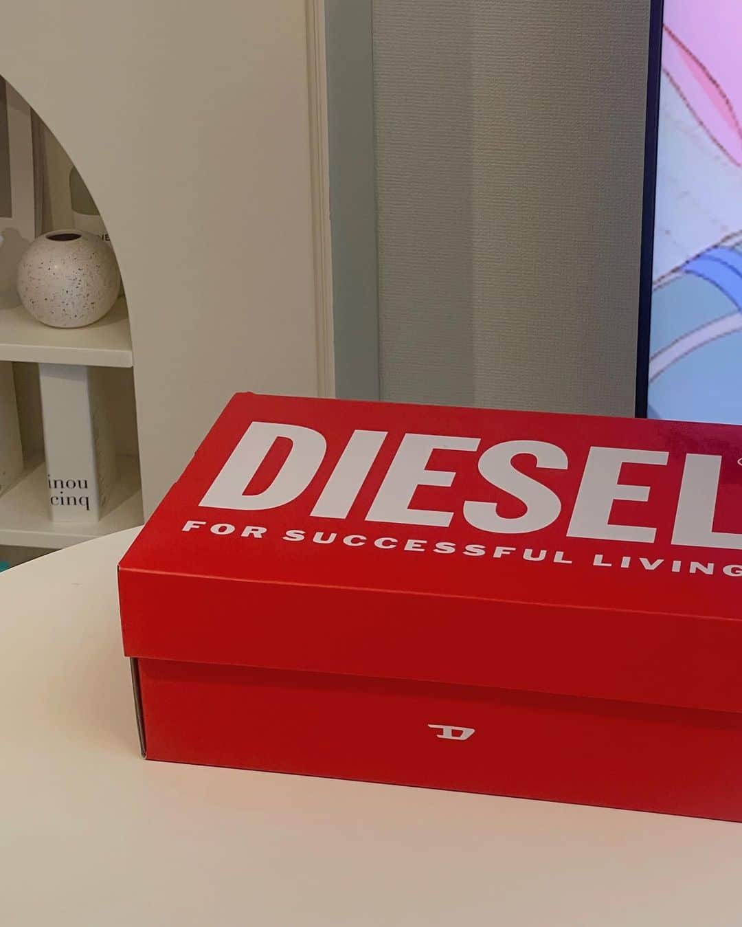 あきさんのインスタグラム写真 - (あきInstagram)「@diesel ❤️👟  明日はフリマだ🏃‍♀️ 気をつけてきてね💗  #diesel#スニーカー #厚底スニーカー #ディーゼル」6月2日 18時21分 - akeeey95