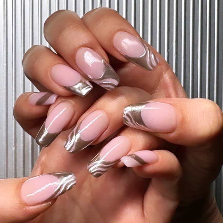 MARISのインスタグラム：「New nails 🔗🩷」