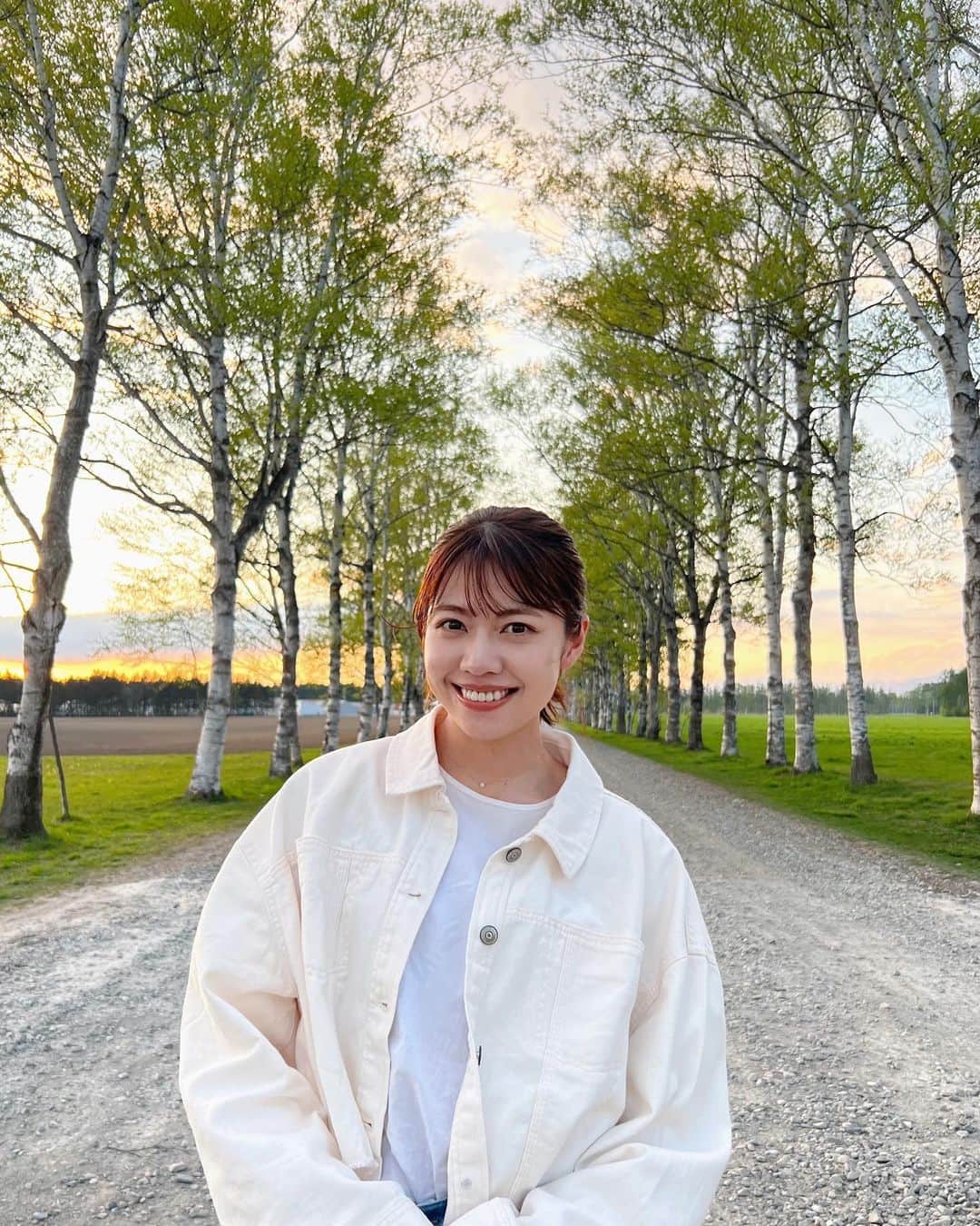 吉田晴香のインスタグラム：「明日の旅コミ北海道は…十勝へ🚗  地元で獲れた旬のアスパラを 存分に味わってきました☺️  十勝ならではの 特別な景色を楽しめるスポットも😆🌳  TVh 旅コミ北海道💚 土曜日18:30〜放送です！  是非ご覧ください😊  #旅コミ#旅コミ北海道#じゃらん #北海道#十勝#地元 #hokkaido#tokachi#hokkaidolove」