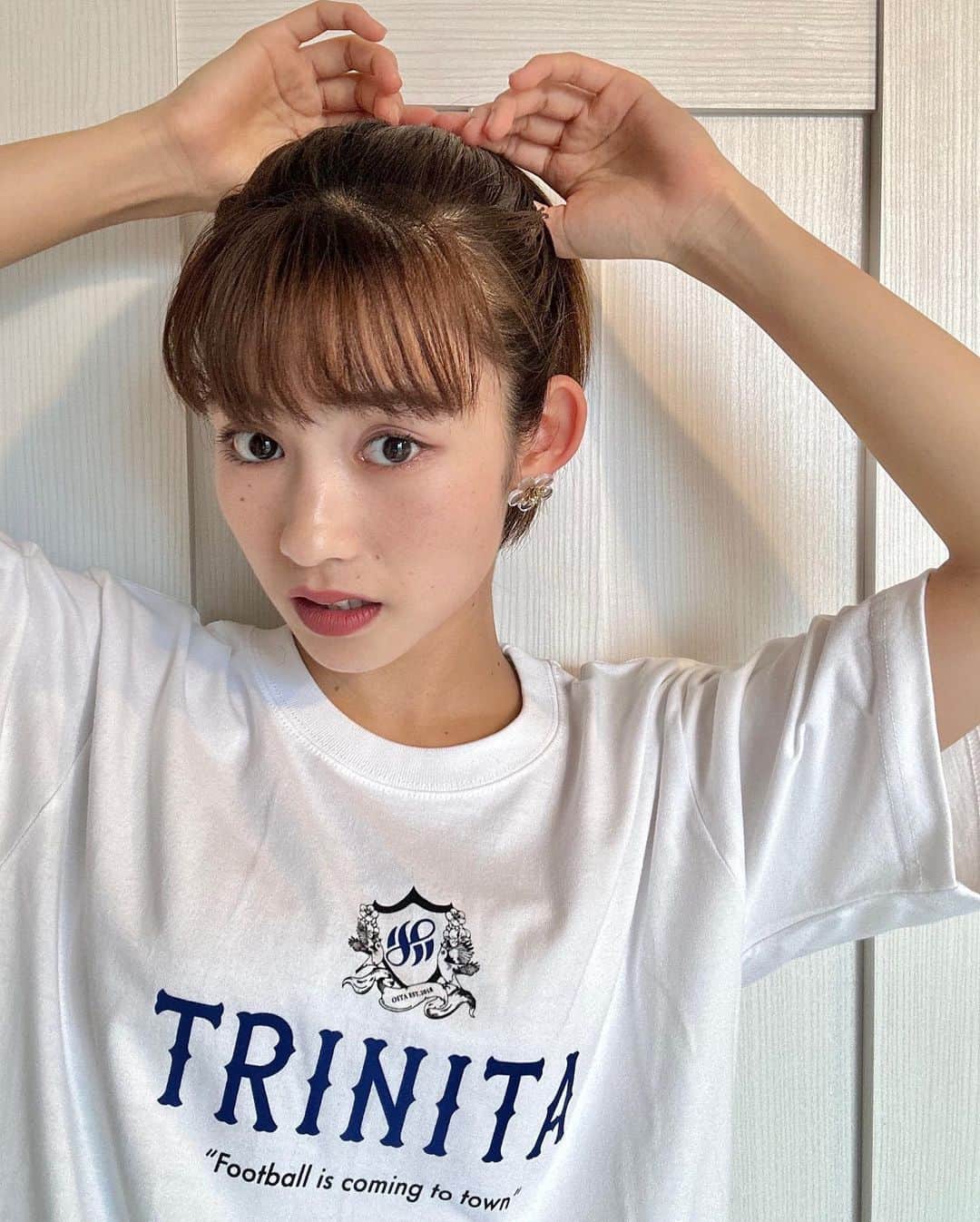 脇あかりのインスタグラム：「欲しかった かわいぃTシャツ ゲット❤️‍🔥 シンプルでおしゃれで可愛い。 普段使いできるのが、最高😎❤︎  大分トリニータ× Playful Store コラボTシャツ  @trinita_official  @playful_store_oita   #大分トリニータ　#トリニータ　#trinita #jリーグ　#サッカー　#soccer #コラボtシャツ」