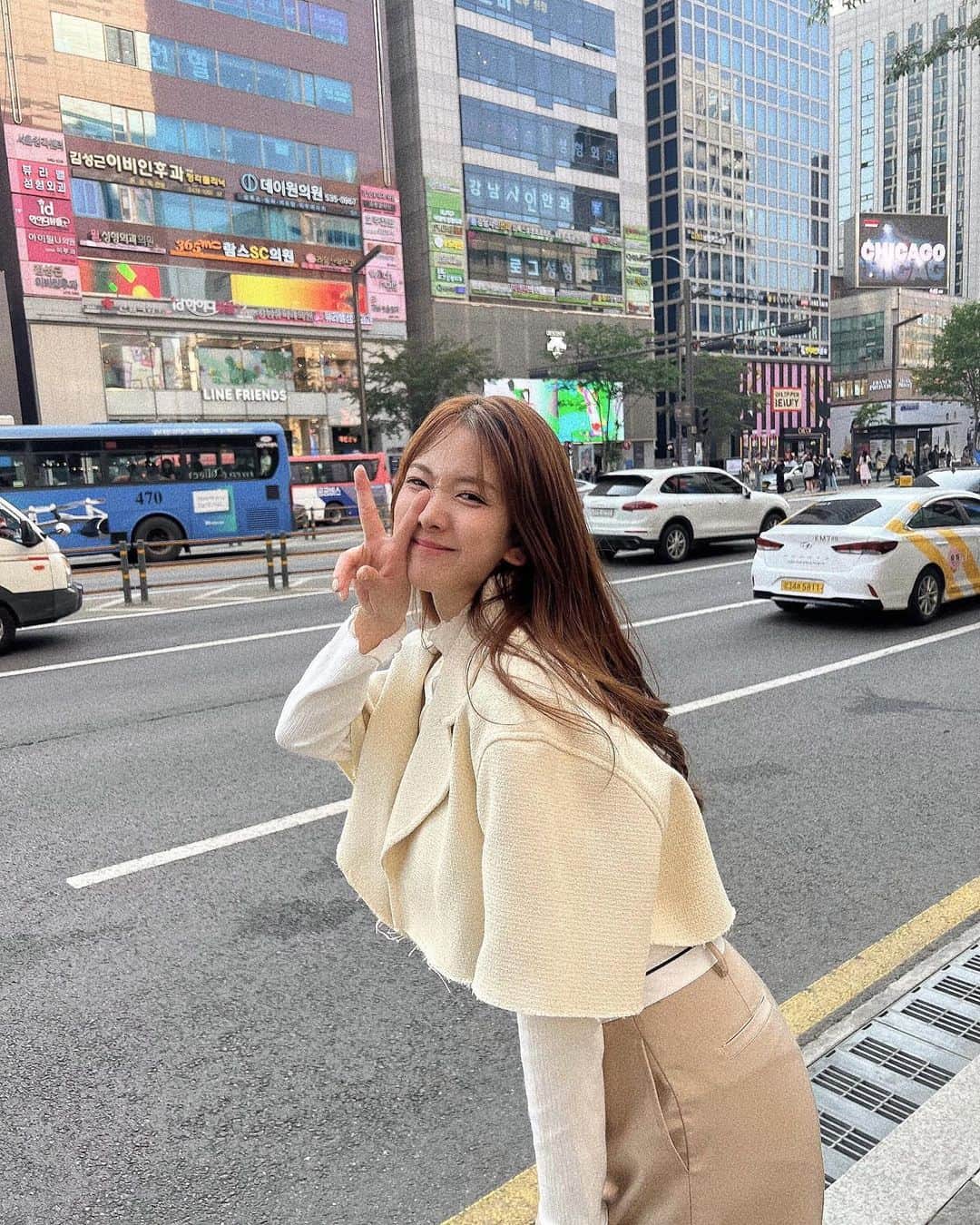渡邉優のインスタグラム：「韓国といえばショート丈なので Randebooのジャケットで韓国ぽく🫶  韓国投稿長らく失礼しました🇰🇷 また行きたいなぁ。  #韓国 #韓国旅行 #韓国ファッション  #korea #韓国コーデ #🇰🇷」