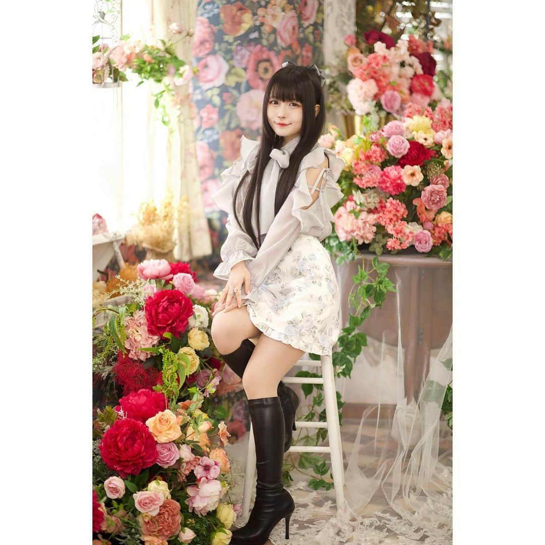 Hiro Matsushimaさんのインスタグラム写真 - (Hiro MatsushimaInstagram)「. . . 　　　　　　　　 　　　　　　　　　　　　　💐  . . . #新作コーデ #ootdfashion #ootd#evelyn #boots#春コーデ #ブラウスコーデ #portrait #portraitphotography #ブルーコーデ #花柄スカート#エブリン #ガーリーコーデ #お花見コーデ#model#idol#姫カット#boots#ブーツ#ブーツコーデ#低身長コーデ#黒髪ロング #黒髪女子」6月2日 18時42分 - massey_photo