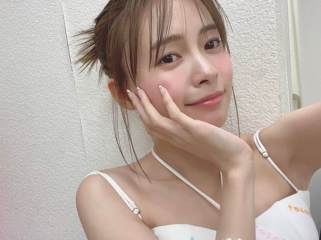 新條由芽のインスタグラム：「bis7月号〜♡  発売中  美容は楽しいのだ✌️  #bis」