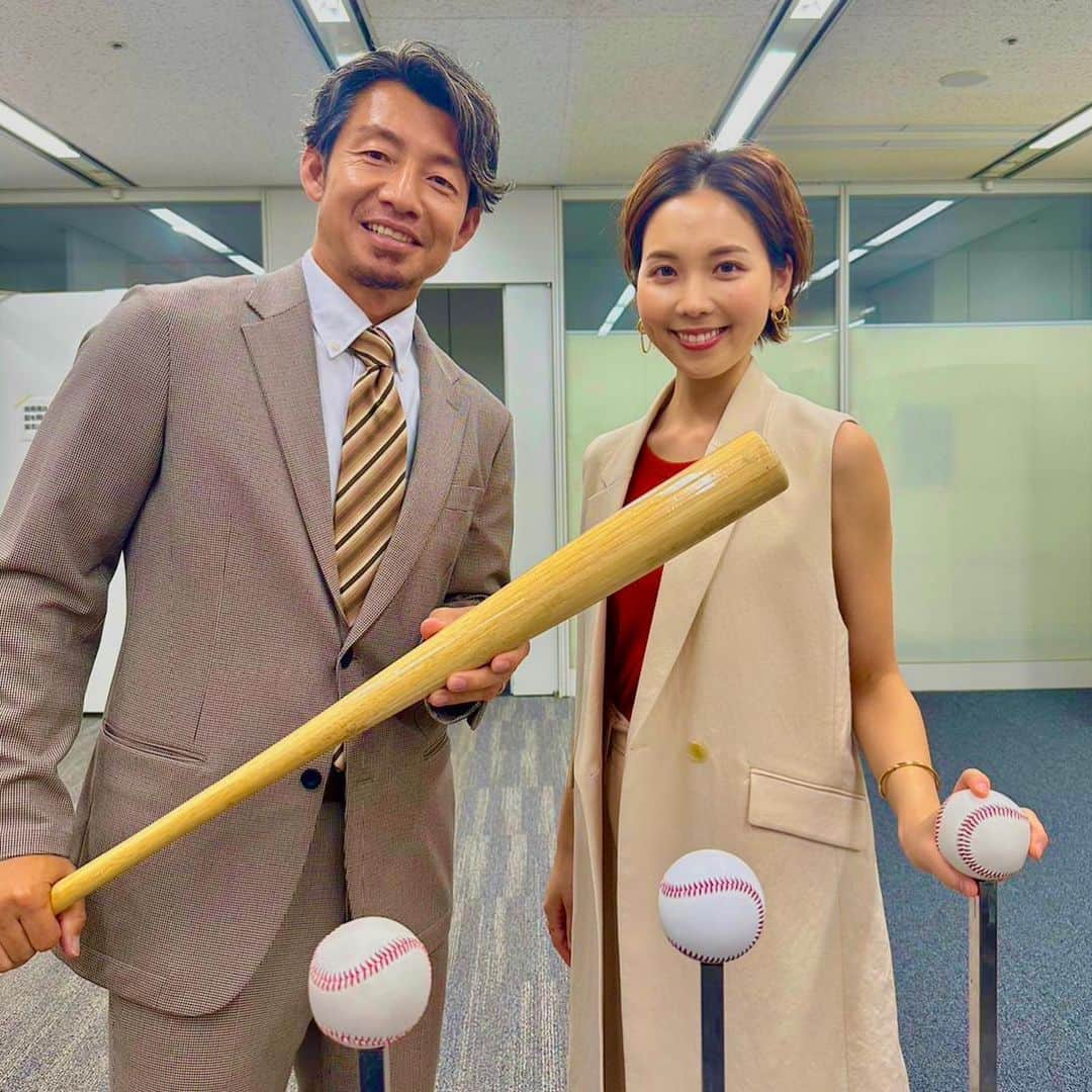 ヒロド歩美さんのインスタグラム写真 - (ヒロド歩美Instagram)「セパ交流戦が始まっています⚾️ 鳥谷敬さんとタイガース関連以外でご一緒するの初めて…でしたが、報道ステーションの“鳥谷解説”では結果的にタイガースのトピックスとなりました🐯 この日の鳥谷さんは、早朝の番組に出て、東京に移動し、ランニングしてからテレビ朝日に入る．変わらずストイック！  ここだけのお話ですが、去年の出演時にNO靴下ファッションがスタッフの間で話題となり、今回は靴下はくのかはかないのか、注目でした🤫今回はYES靴下ファッション！本番はベージュの靴下でしたが、黄色の靴下も持参していたのは内緒です🤫  #熱盛」6月2日 18時52分 - hirodo_ayumi