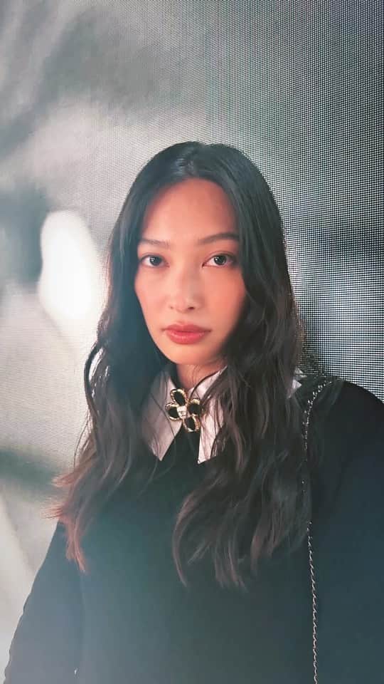大政絢のインスタグラム：「@chanelofficial  🖤🤍🖤  makeup @yuka_washizu  hair @takayukishibata  stylist @rena_semba   #chanel #chanelintokyo #CHANELMetiersdArt」
