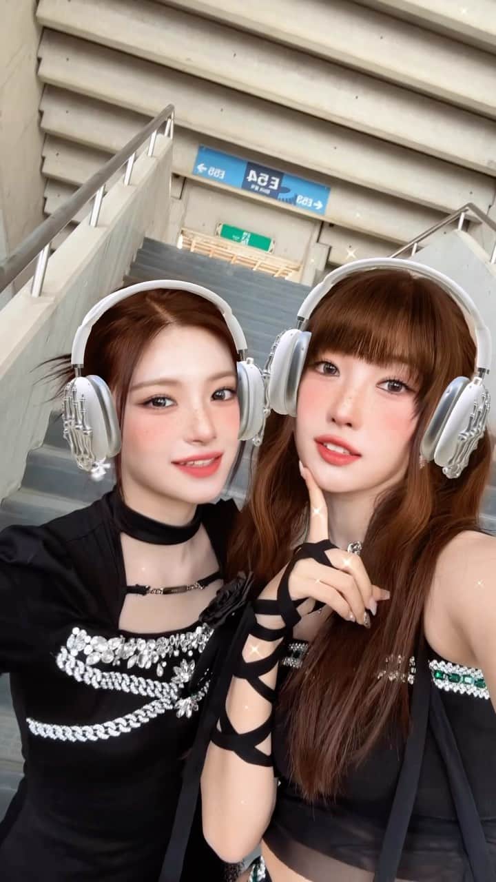 EVERGLOWのインスタグラム：「시현 이런 없이 살기? No way💖 #EVERGLOW #에버글로우 #시현 #SIHYEON #이런 #YIREN」