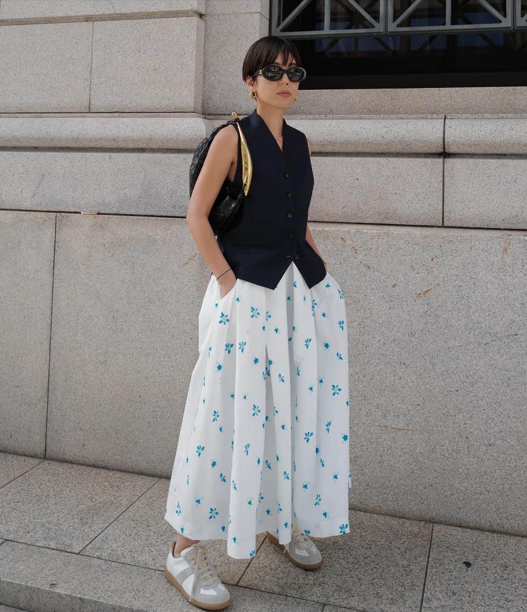 正中雅子さんのインスタグラム写真 - (正中雅子Instagram)「🌼💙✨💎  毎シーズン人気のエンブロイダリーシリーズ！！ blouse，skirt，pants3型入荷します！ 凹凸のある素材にオリジナル刺繍を施し華やかで可愛いのはもちろんめちゃくちゃ夏に快適に過ごせるんです！！ COOL　MAXという通気性・吸水速乾性のある機能素材で夏に本当に使いやすいシリーズです✌️🌴  3型一気にスタイリングを載せています☞  6.7 wed 12:00 in stock!!  #MACHATT #masaco服」6月2日 18時59分 - masacoshonaka