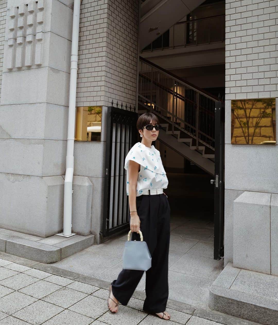 正中雅子のインスタグラム：「🌼💙✨💎  毎シーズン人気のエンブロイダリーシリーズ！！ blouse，skirt，pants3型入荷します！ 凹凸のある素材にオリジナル刺繍を施し華やかで可愛いのはもちろんめちゃくちゃ夏に快適に過ごせるんです！！ COOL　MAXという通気性・吸水速乾性のある機能素材で夏に本当に使いやすいシリーズです✌️🌴  3型一気にスタイリングを載せています☞  6.7 wed 12:00 in stock!!  #MACHATT #masaco服」