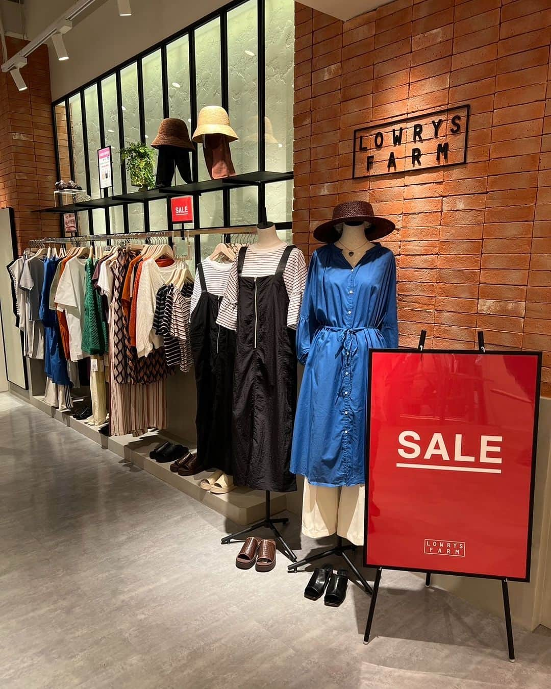 LOWRYS FARM-TWさんのインスタグラム写真 - (LOWRYS FARM-TWInstagram)「ㅤㅤㅤㅤㅤㅤㅤㅤㅤㅤㅤㅤㅤ \summer sale start!/   女裝.男裝.童裝  同步sale!  歡迎至門市或官網選購♫   至官網看更多商品  點選帳號首頁即有連結  ▶︎▶︎▶︎ @lowrysfarm_tw    ⁡        #lowrysfarm  #ローリーズファーム  #summersale  #折扣季    👉詳細資訊進入首頁連結  下載官網APP即時掌握流行資訊    ☟☟☟    @dotst_taiwan」6月2日 19時00分 - lowrysfarm_tw