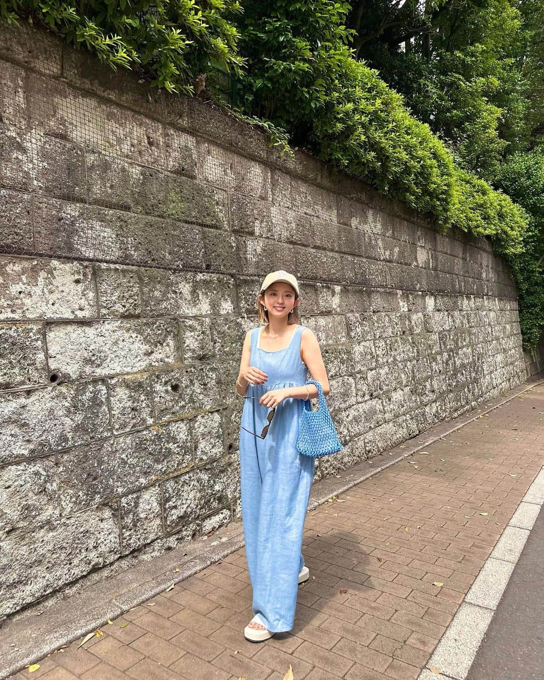 のインスタグラム：「. Muléau 23 Summer Collection Vol.2販売スタートしました🍉 そろそろ梅雨の時期ですが、着たいお洋服着てテンション上げていきましょー!☔️ 新作アイテム紹介が @muleau_official のアーカイブにあるのでそちらも参考にしてね🤍  こちらはイチオシのWide Leg Jumpsuits✌︎ 肌見せな着方もかわいいアイテムです🫥 インナーにはAsymmetry Padded Rib Tank Topを着てます💡」
