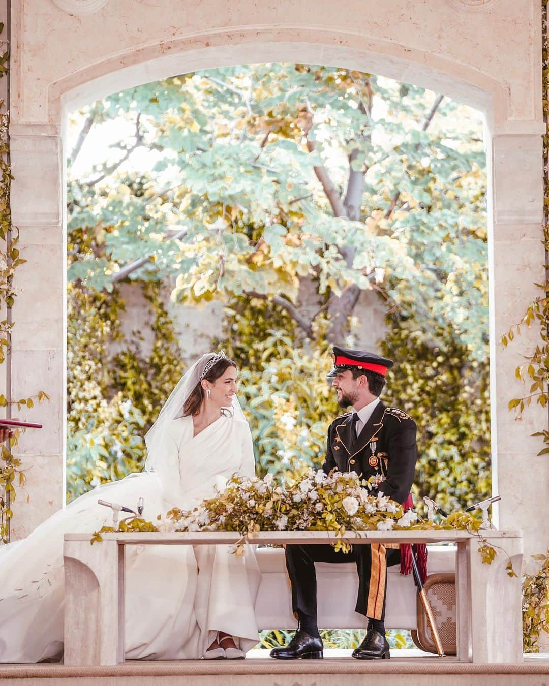 ウィリアム（ケンブリッジ公）さんのインスタグラム写真 - (ウィリアム（ケンブリッジ公）Instagram)「Celebrating the wedding of Crown Prince Al Hussein bin Abdullah and Princess Rajwa Al Hussein in Jordan yesterday 🇯🇴」6月2日 19時01分 - princeandprincessofwales