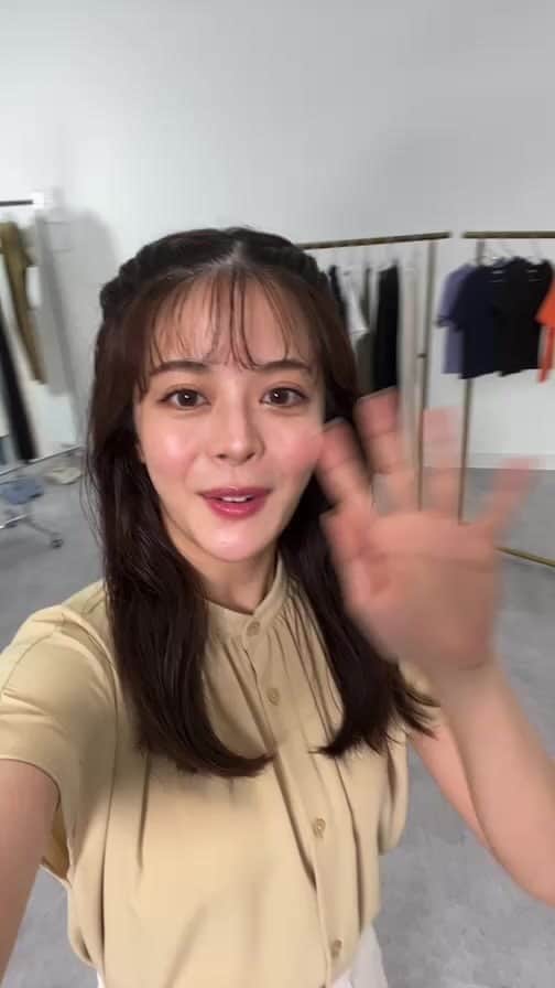 のインスタグラム：「19:00〜 GUアプリから､推しアイテム紹介ライブします👗🩷 コメント沢山読むよ！♡」