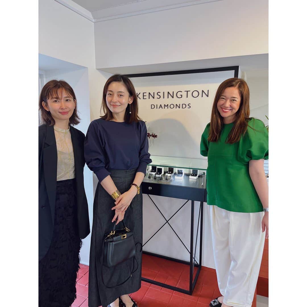 今井りかのインスタグラム：「⁡ ⁡ @kensingtondiamonds 展示会へ💎 ⁡ イエローダイアモンドに夢中になりました🥰 可愛い。 ⁡ @haruka____0 お誘いありがとう〜🤍 ⁡ ⁡ その後は街ブラをして 安定のナチュラルハウス。 ⁡ 食料を買い込めました^_^ ⁡ ⁡ ⁡ #jewelry #shopping #aoyama」