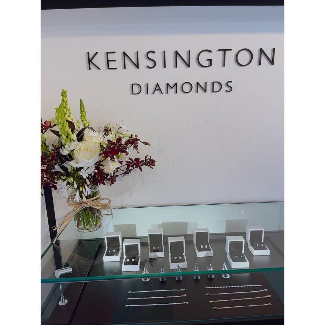 今井りかさんのインスタグラム写真 - (今井りかInstagram)「⁡ ⁡ @kensingtondiamonds 展示会へ💎 ⁡ イエローダイアモンドに夢中になりました🥰 可愛い。 ⁡ @haruka____0 お誘いありがとう〜🤍 ⁡ ⁡ その後は街ブラをして 安定のナチュラルハウス。 ⁡ 食料を買い込めました^_^ ⁡ ⁡ ⁡ #jewelry #shopping #aoyama」6月2日 10時03分 - rica_imai