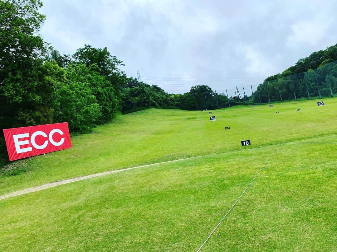 一ノ瀬優希のインスタグラム：「ECCレディスゴルフトーナメント⛳️  19位Tでした‼︎  ECC様、北六甲カントリー倶楽部様、大会関係者の皆様、ボランティアの皆様ありがとうございました😊  応援してくださった皆様ありがとうございました☺️  2日間勝負になるだろなと思ってスタートした2日目は、途中までいい感じでゴルフができていたんですが、なかなか流れを掴むことができずに、終わってしまいました。  来週はお休みして、再来週のユピテルでまた頑張りたいと思います😊  まだ大雨続くと思いますので、皆様お気をつけてお過ごしください🥺  #北六甲難しかったな🤔  #スカイレンタカー #シダックス #ping #titleist  #footjoy  #smith」