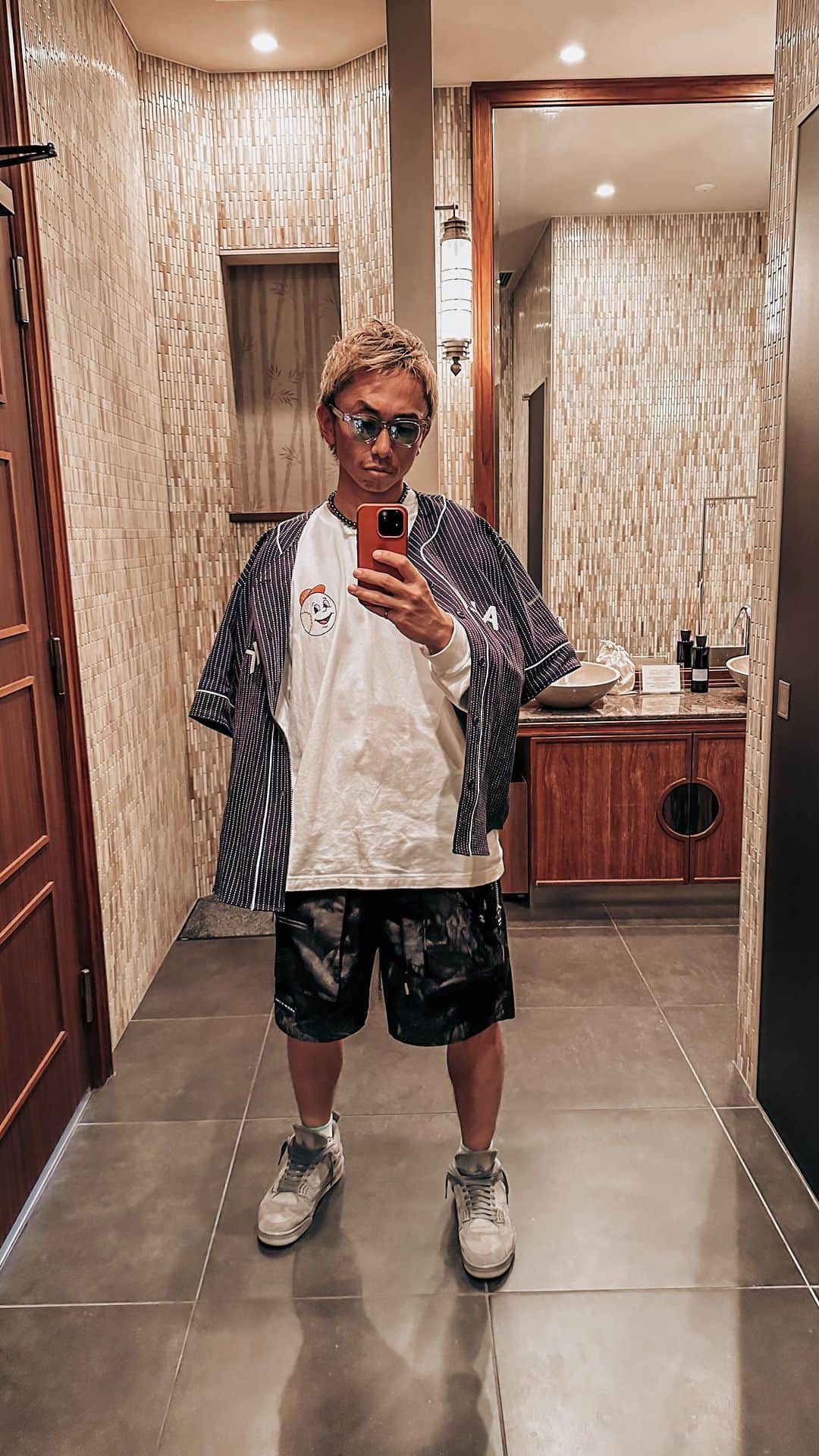 KING-MASAのインスタグラム：「May, Outfit!  Hello June !  最近黒多いなぁ笑  @alwaysoutofstock   @outfitsociety  @complexstyle  @highsnobietystyle」