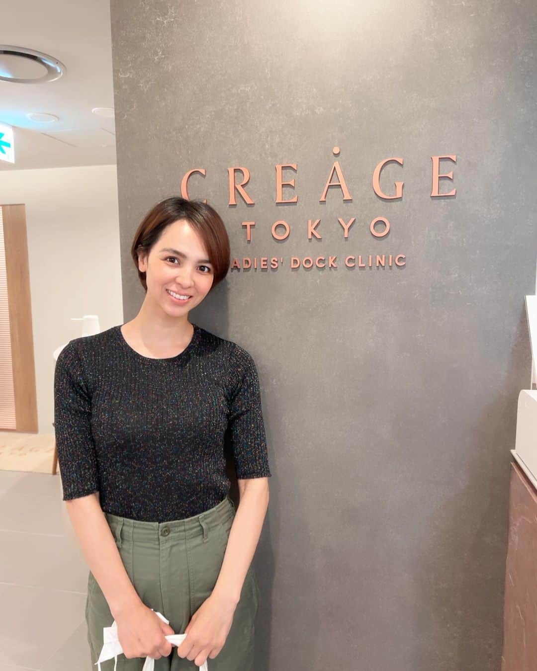 鈴木サチのインスタグラム：「. 先日 @creagetokyo_ld で 子宮・卵巣、乳房、大腸の健診【You健診】を受けて来ました。 . みんなは定期的に健康診断うけてる？！ . 自分は大丈夫！って過信しないで、定期的なメンテナスは絶対に行って下さいね！！ . 健診ってきくと、 あぁー待ち時間多いんだろーなー。 とかってあんまり気分が上がるものではないよね？！😅 って思ってたんだけど、、、  @creagetokyo_ld  の先生やスタッフの方たちが丁寧でさらには手際が良くて、あっという間に全ての健診が終わってビックリ😳 クリニックがあまりにもキレイでおしゃれだから、むしろもっといたかったぐらい😂 . 帰りにお水とお菓子もいただいちゃいました😍 . 健診で迷ってる方はオススメします😊✨ . . #ママ #ママモデル #モデル #4児ママ #クレアージュ東京レディースドッククリニック #YOU健診 #婦人科検診 #レディースドッグ #健康診断」