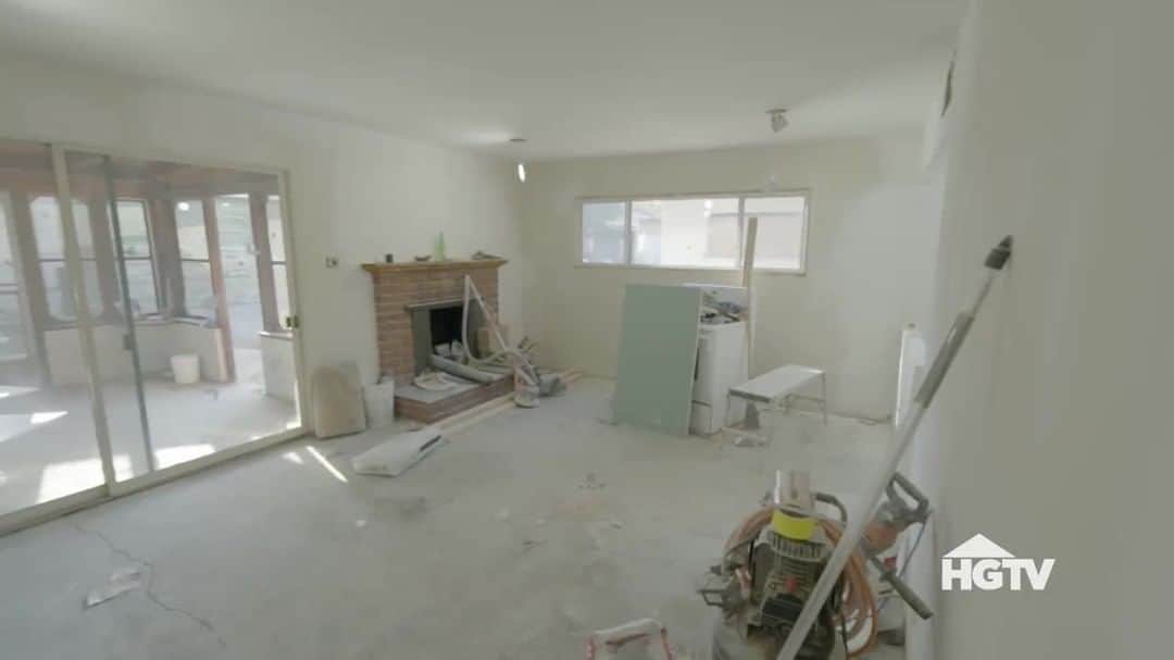 HGTVのインスタグラム：「Seeing how Page and team were able to upgrade this home and still keep it's original charm made for yet another successful flip! Did you catch tonight's new episode of #FixMyFlip?」